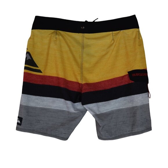 Quiksilver Boardshorts Fits 36” Waist Surfer Retro - Picture 2 of 6